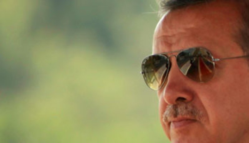 أردوغان لن نوقف عملياتنا ضد الإرهابيين حتى يلقوا أسلحتهم