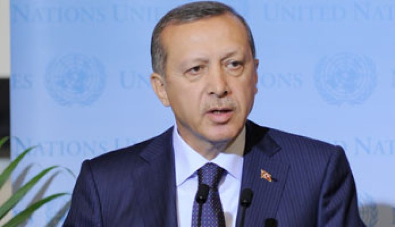 أردوغان يعلن قصف أهداف سورية رداً على سقوط قذائف على أراضيه