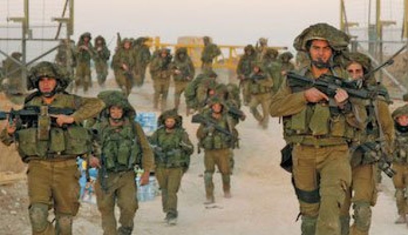 جنود الاحتلال يطلقون النيران تجاه منازل فلسطينيين جنوب غزة