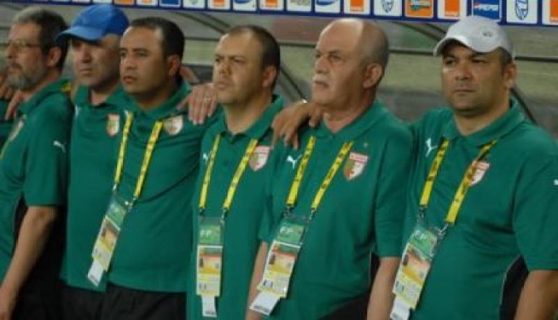 بلحاجـــــي مــــدرب الحــــــــــراس:  بقائي مرتبط ببقاء سعدان