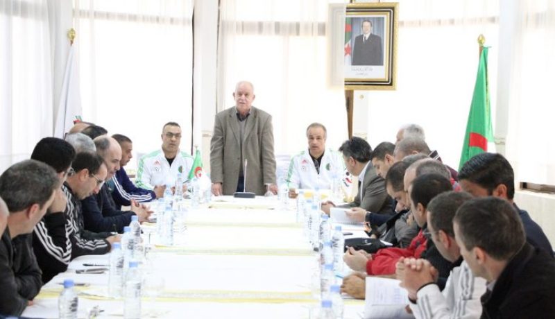 بالصور..سعدان ينظم تربص لفائدة مكونين الفاف