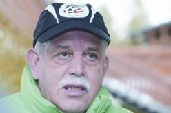 شارة القائد بين 3 لاعبين