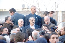 سعدي‮ ‬يتخلى عن حراسه الشخصيين‮..!‬