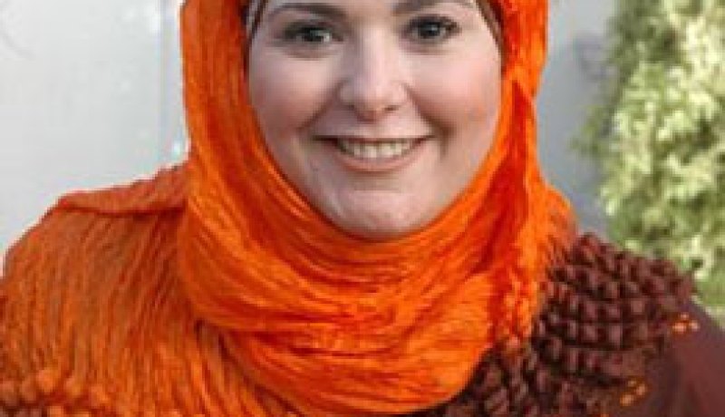 الممثلة المعتزلة صابرين سفيرة لمؤسسة اسلامية