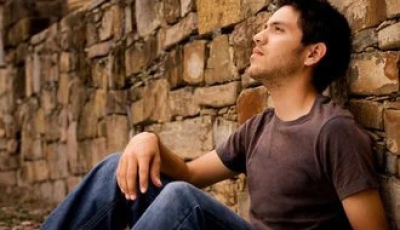 أحب امرأة في‮ ‬سن أمي‮ ‬فماذا أفعل حتى أتخلّص من همي