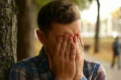 أضرم النار في جسده فمات بعدما لعبت به امرأة في ثوب الشيطان