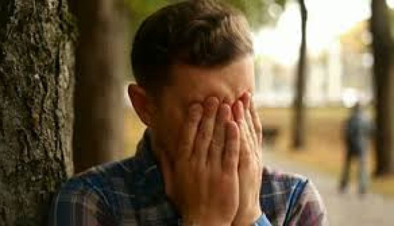 أضرم النار في جسده فمات بعدما لعبت به امرأة في ثوب الشيطان