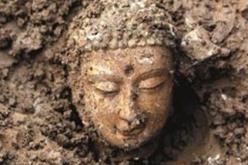 اكتشاف لوحة صخرية لوجه بشري عمرها 7 ألاف سنة في شمال الصين