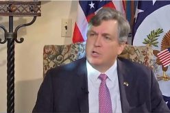 جون ديروشر يقف على إعادة تأهيل المركز الثقافي الأمريكي بالجزائر