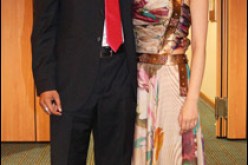 عارضة الأزياء الأفغانية المسلمة تسقط من الطابق ال 12 في مانشستر