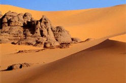 غمرتهم الرمال داخل خندق أثناء قيامهم بأشغال الحفر…رمال الصحراء تبتلع خمسة شباب يعملون لدى شركة صينية بالوادي