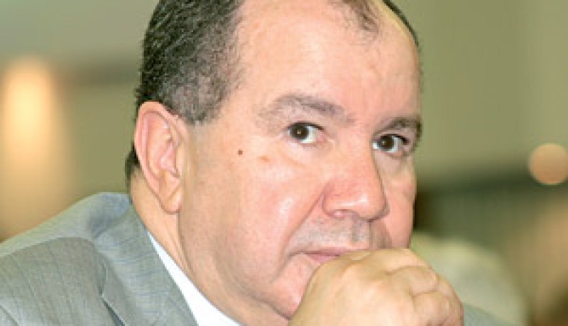 غياب مظلة “بركات” للدفاع عن قاسم