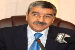 سعيد سعدي‮ ‬يرشق رجال الأمن بالحجارة