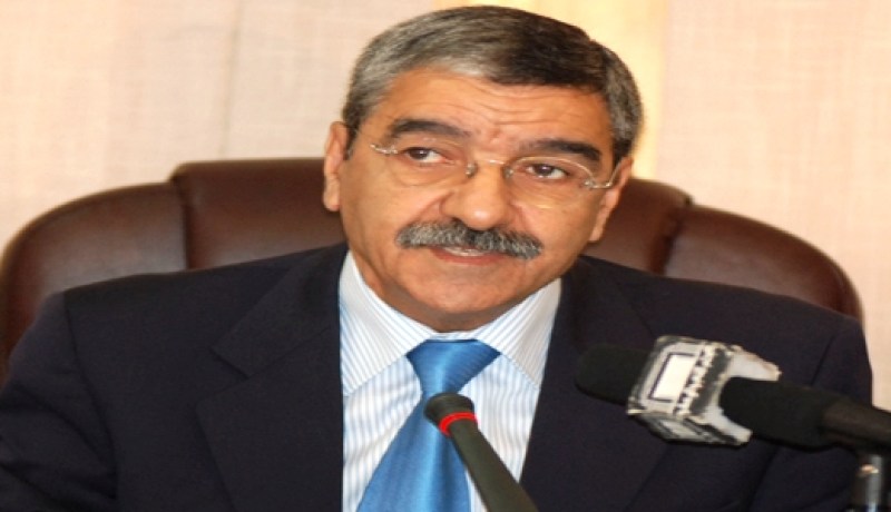 سعيد سعدي يرشق رجال الأمن بالحجارة