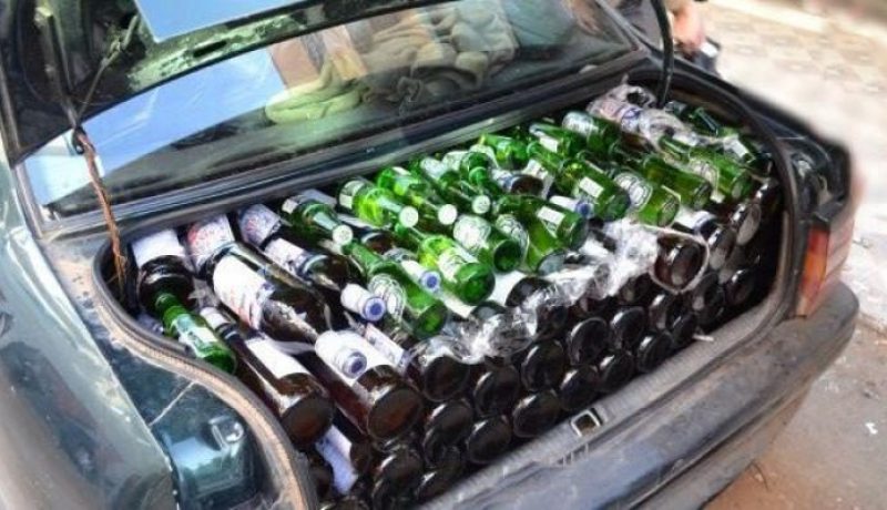حجز أزيد من 2400 قارورة خمر داخل سيارة بڨالمة