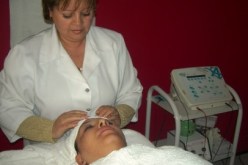 أعالج كل ما يتعلق بالبشرة منذ أكثر من 30 سنة