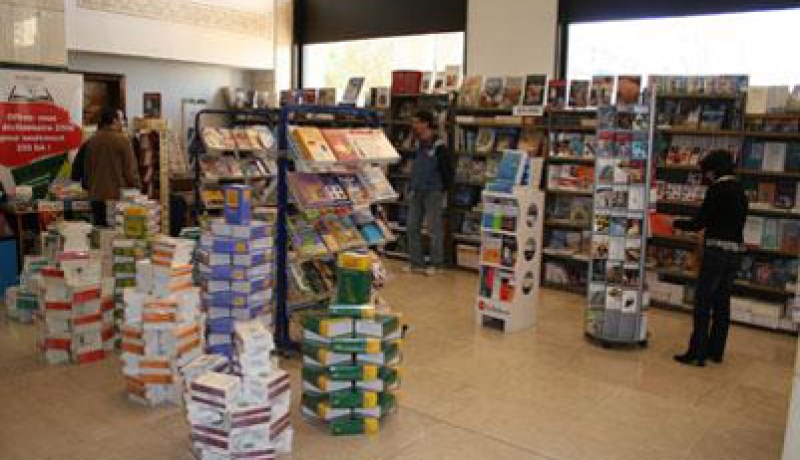 انطلاق فعاليات الصالون الوطني السابع للكتاب و الوسائط السمعية البصرية الأمازيغية بالبويرة