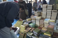 كتب لسب زوجات الرسول صلى الله عليه وسلم  بالفرنسية في صالون الكتاب