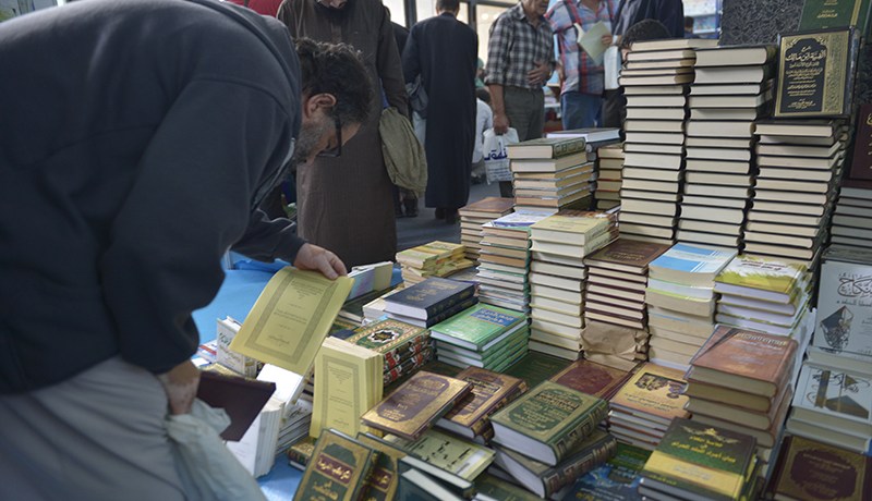 كتب لسب زوجات الرسول صلى الله عليه وسلم  بالفرنسية في صالون الكتاب