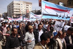 عشرات الالاف يتظاهرون في اليمن رفضا للحوار مع السلطة