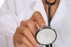 أصحاب المآزر البيضاء يعتصمون أمام وزارة الصحة