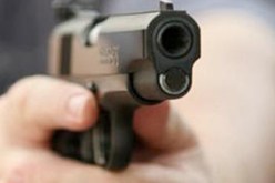 مسلح يحتجز طفلا منذ اربعة ايام بجنوب الولايات المتحدة