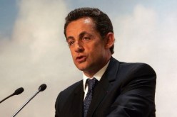 الجزائر وباريس تتفقان على دفن ميثاق الصداقة