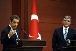 ساركوزى:”لابد من رحيل القذافى ونفكر بتحفظ  فى القيام بعملية عسكرية ضد نظامه”