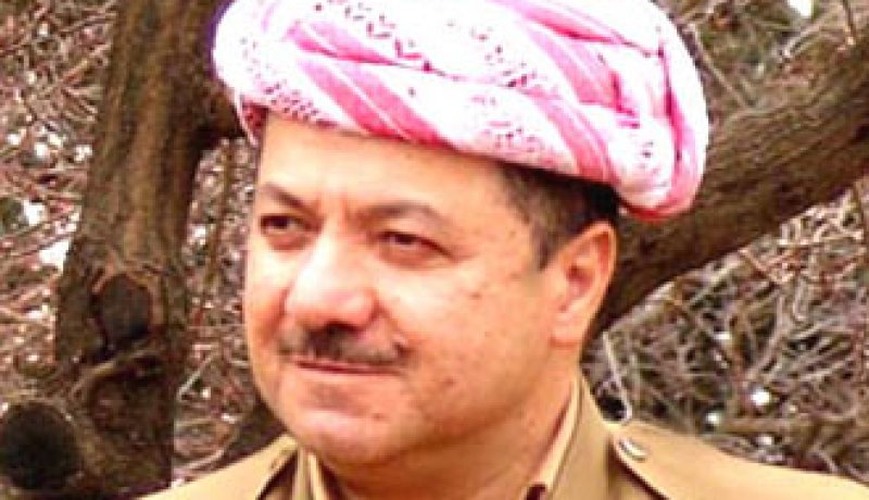 بارزاني يتفقد قوات البشمركة المحتشدة قرب كركوك