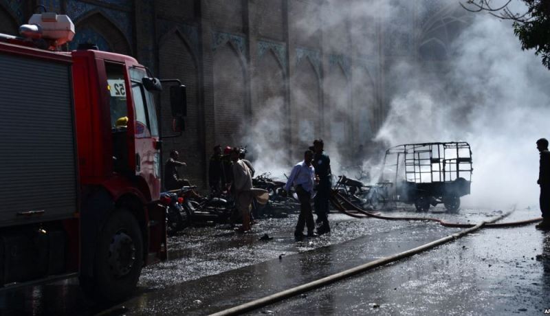 مقتل 13 شخصا وإصابة 18 آخرين في إنفجار سيارة ملغومة بجنوب أفغانستان
