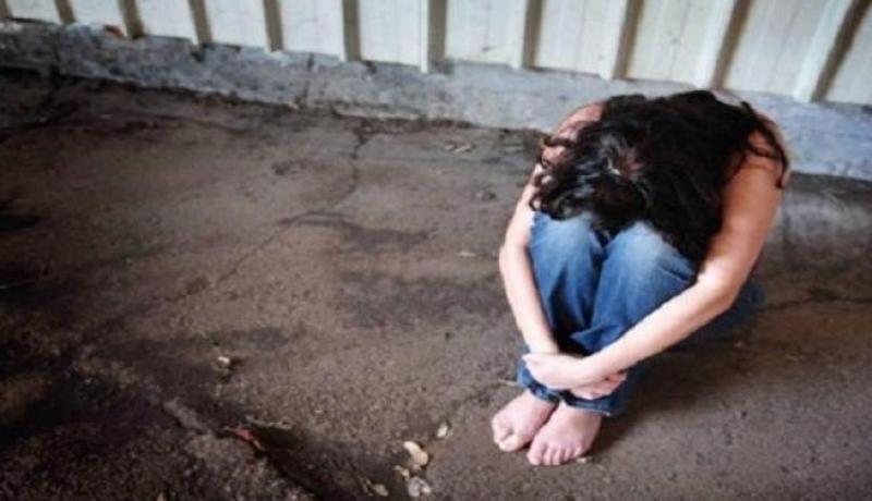 سعودية تقطع يدها ابسبب إعجابها بهذا الفنان !