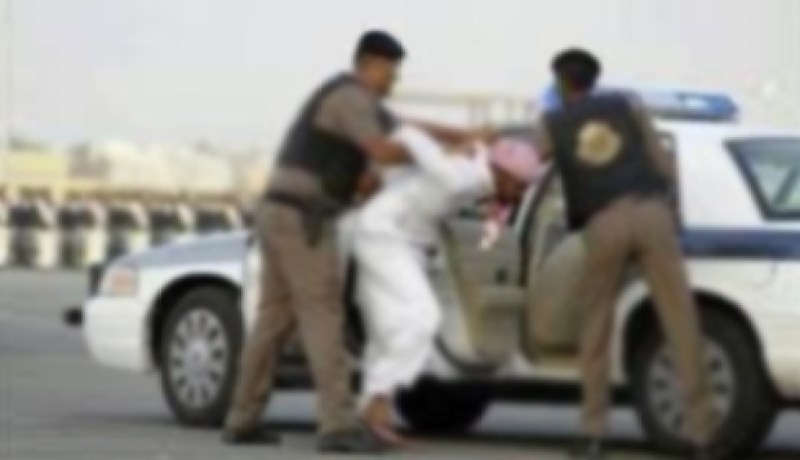 شاب يقتل والديه بالسعودية ويفصل رأس أحدهما عن جسده