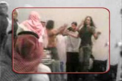 اعتقال 30 شابا ارتدوا ملابس شفافة ووضعوا عطورا نسائية في حفلة “مريبة” بمكة