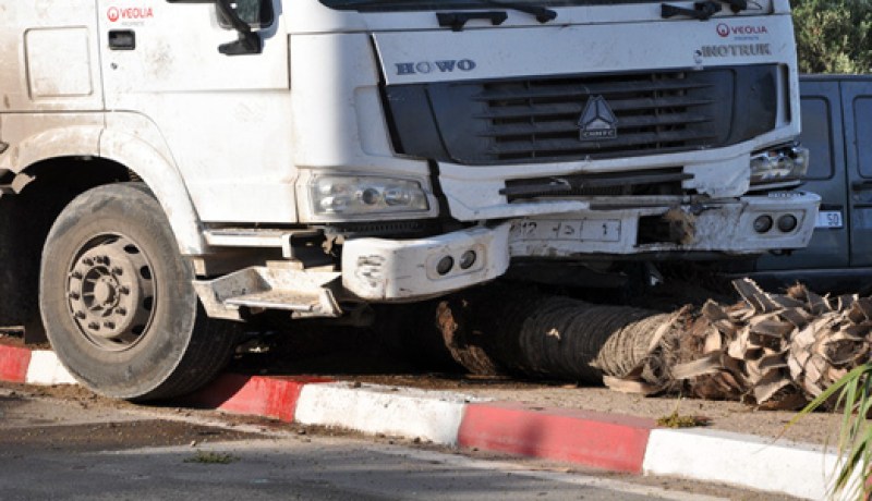 اصطدام شاحنة نصف مقطورة ب 9 سيارات في سكيكدة