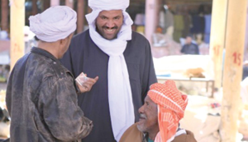 حرارة قد تصل إلى 50 درجة، إغماءات، انقطاعات فادحة للمياه والكهرباء، واقتصاد مشلول طيلة النهار