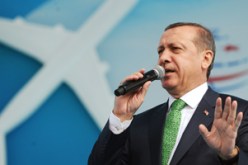 اردوغان يقبل استقالة حكومة داود اوغلو ويكلفه بتصريف الاعمال
