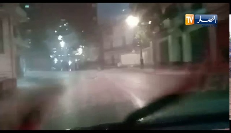 العاصميون يقضون ليلة مرعبة ..أمطار غزيرة وسيول جارفة تغرق الأحياء