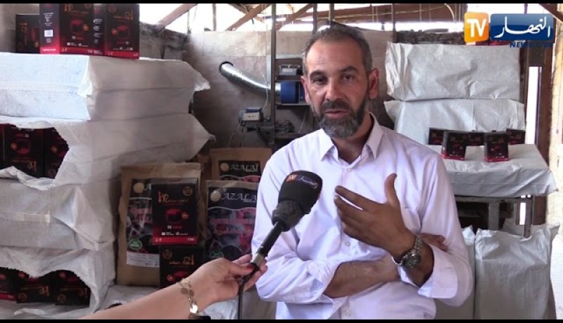 تيزي وزو: كمال دراجي متعامل إقتصادي يبتكر طريقة جديدة في صناعة الفحم الطبيعي