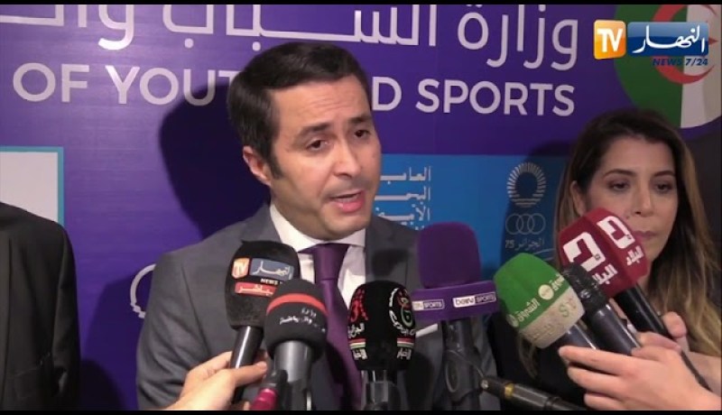 وزير الشباب والرياضة يقوم بزيارة تفقدية إلى ملعب وهران الجديد