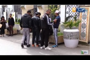 وقفة إحتجاجية لمجموعة من شباب الأفلان أمام مقر الحزب