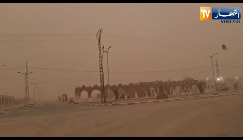 برج باجي مختار: عاصفه رملية تجتاح الولاية