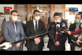 الوزير المنتدب المكلف بالبيئة الصحراوية يشراف على انطلاق قافلة المساعدات لمناطق الظل بجنوب الجزائر