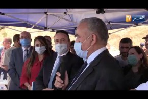 تيزي وزو.. رئيس بلدية اييودرارن يستغل زيارة المدير العام للغاز و الكهرباء و يعرض مشاكل المواطنين