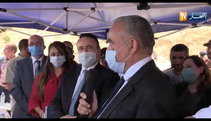 تيزي وزو.. رئيس بلدية اييودرارن يستغل زيارة المدير العام للغاز و الكهرباء و يعرض مشاكل المواطنين