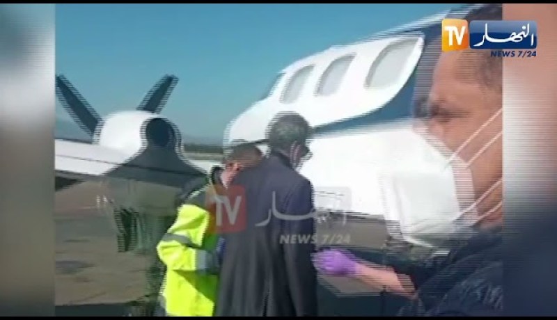 الفنان” صويلح” يغادر التراب الوطني نحو فرنسا للعلاج