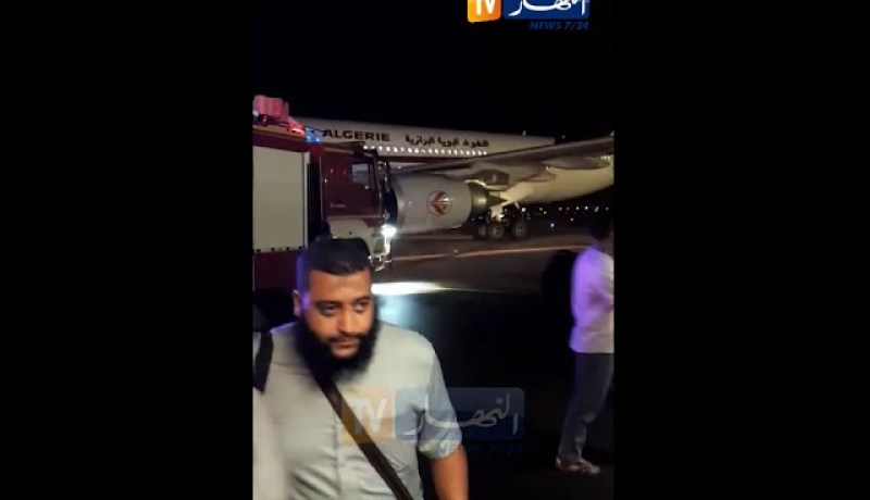 شاهدوا.. جناح طائرة الجوية الجزائرية “مكسرة” تحدث هلعا وتتسبب في إلغاء رحلة الجزائر _ دبي