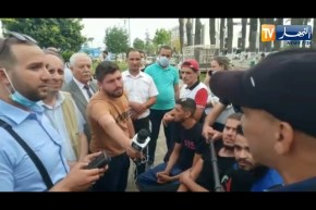 رئيس حزب جيل جديد يتجول وسط مدينة عنابة   ويدعوا الشباب للتصويت والمشاركة في الإنتخابات التشريعية