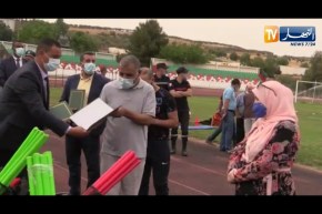 ملعب الوحدة الإفريقية بمعسكر يستفيد من عتاد رياضي جديد  وآخر خاص بالمدارس الإبتدائية