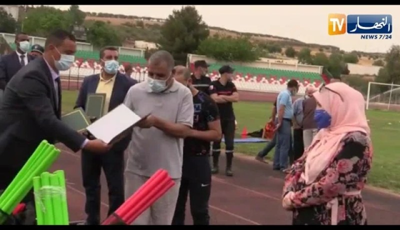 ملعب الوحدة الإفريقية بمعسكر يستفيد من عتاد رياضي جديد  وآخر خاص بالمدارس الإبتدائية