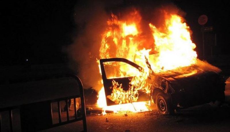 مهربون يضرمون البنزين في سيارة محملة بالمحركات المهربة من المغرب بتلمسان